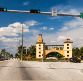 Image of a traffic light with a building in the background
